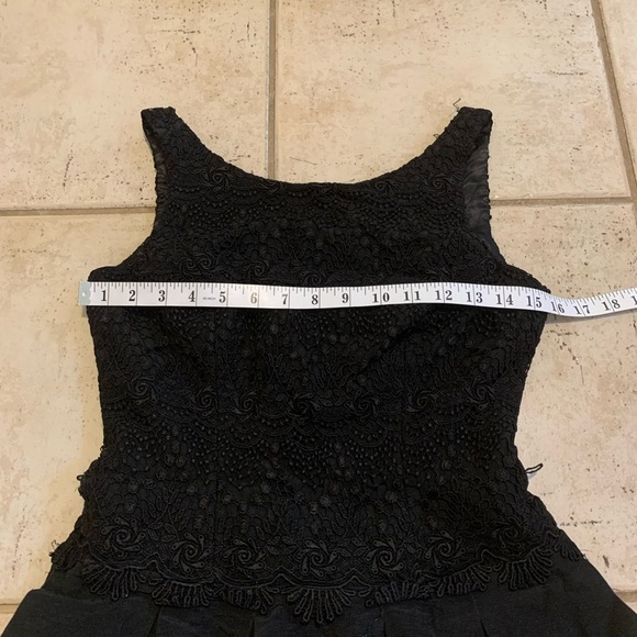 White House Black Market Black Lace & Taffeta Fit and Flare Dress - Size 0 - Picture 7 of 7